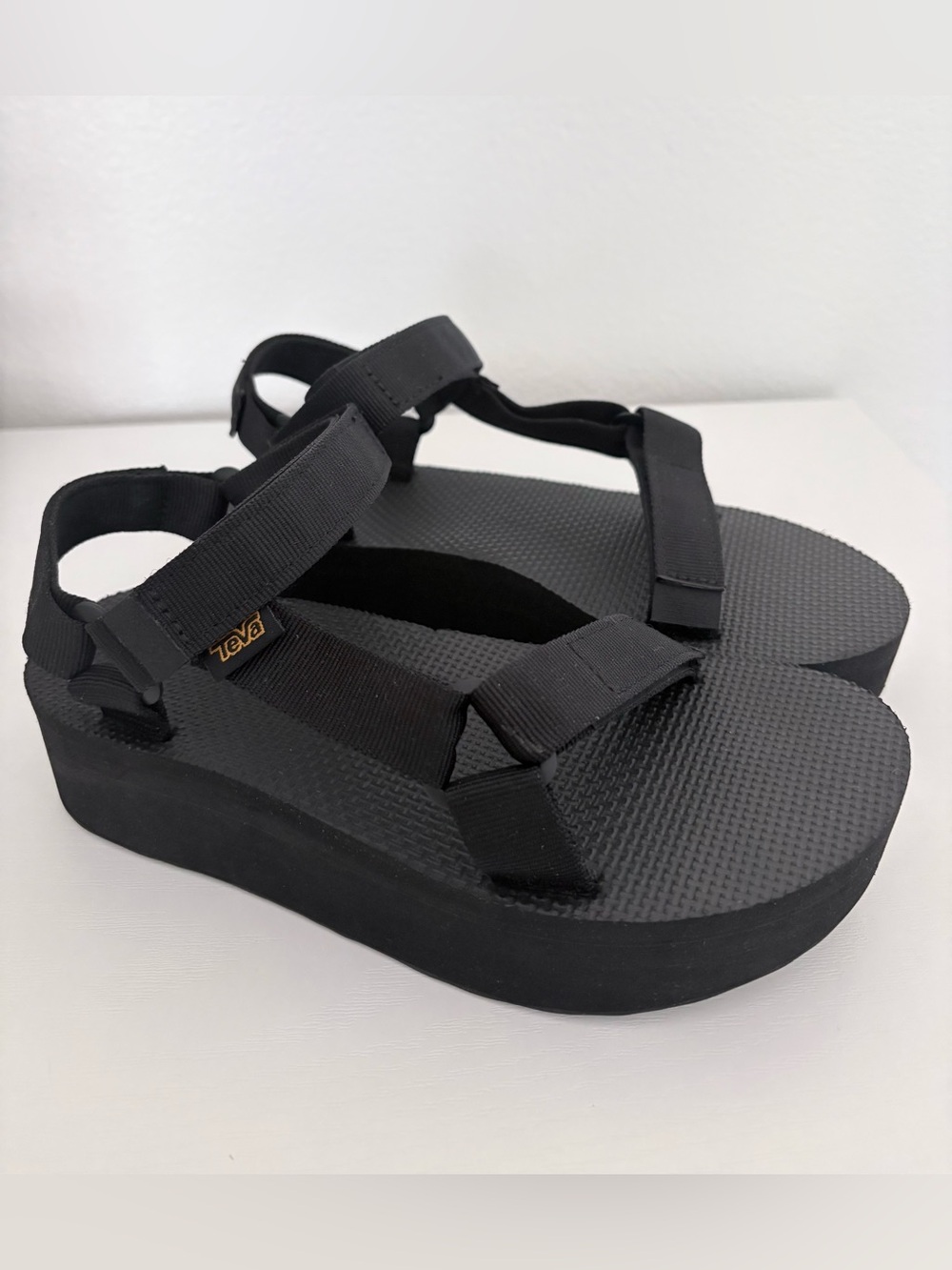 Teva Flatform Universal Black Platform Sandals Size 7 - Excellent!